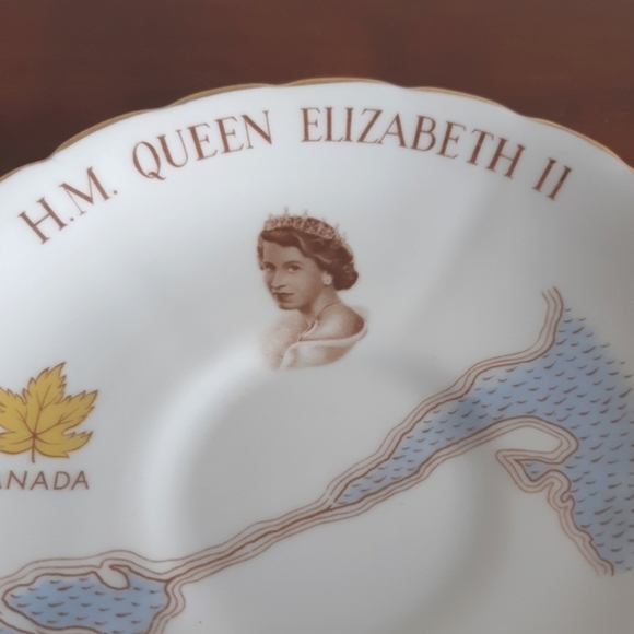 1959 H.M. Queen Elizabeth II saucer - Picture 8 of 11